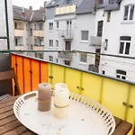 Zentrale Lage Naehe Hauptbahnhof 3 Wohnung, Kueche, Balkon, Duschbad