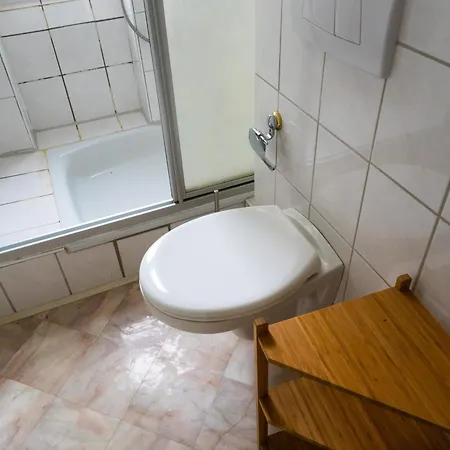 Zentrale Lage Naehe Hauptbahnhof 3 Wohnung, Kueche, Balkon, Duschbad