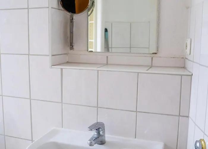 Zentrale Lage Naehe Hauptbahnhof 3 Wohnung, Kueche, Balkon, Duschbad Appartement *