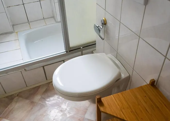 Zentrale Lage Naehe Hauptbahnhof 3 Wohnung, Kueche, Balkon, Duschbad